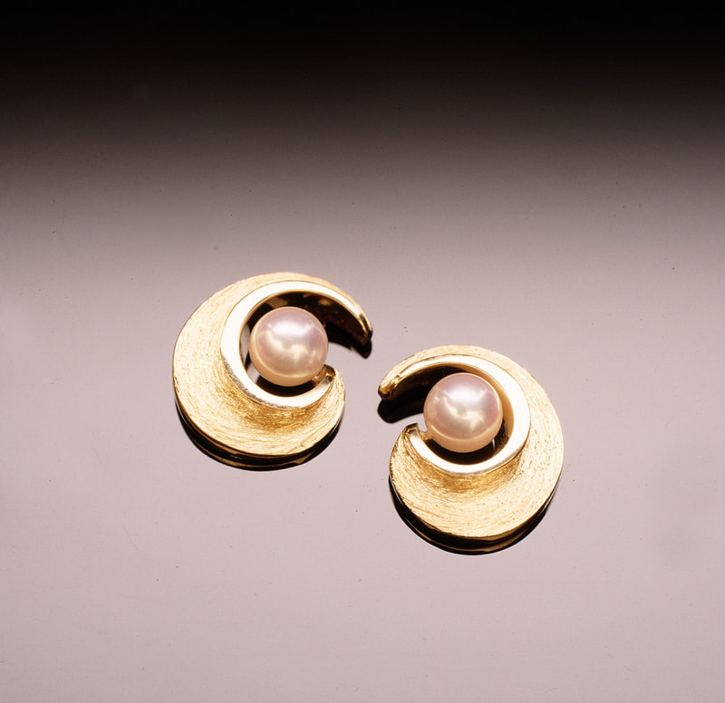 Gold earrings with 10mm South Sea pearls